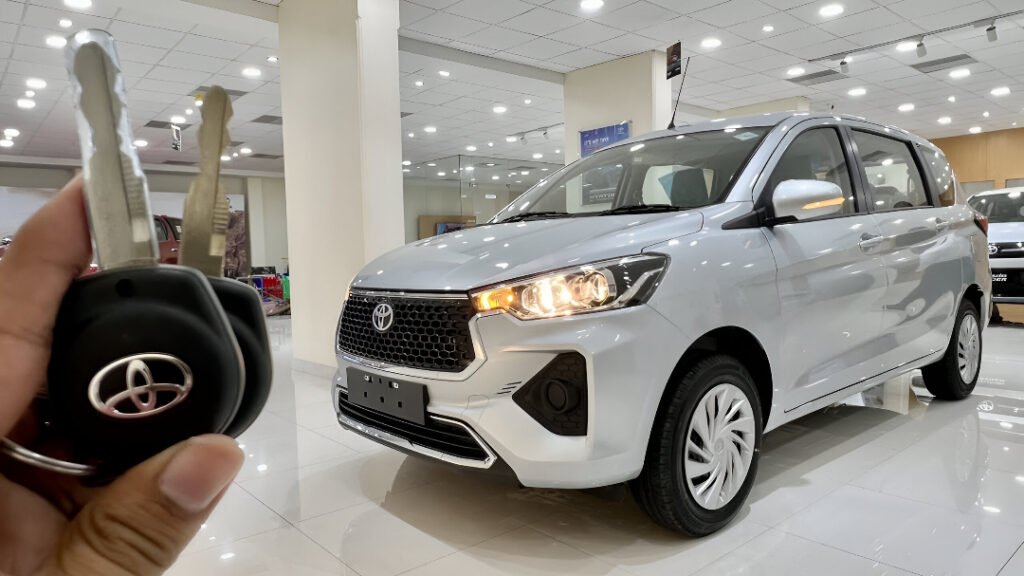 7-Seater Family Car with 32 kmpl Mileage for Just ₹14,450 EMI – Challenging Maruti Ertiga in Features and Space